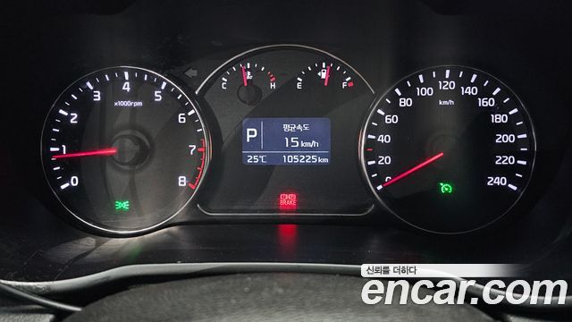 Kia Carens 2015 — photo 8