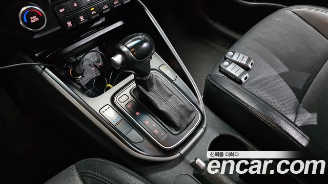 Kia Carens 2015 — photo 9
