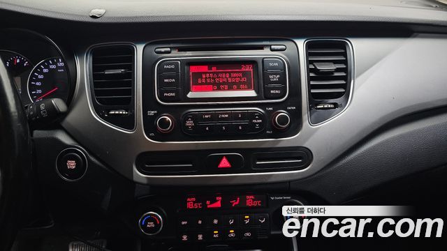 Kia Carens 2015 — photo 16