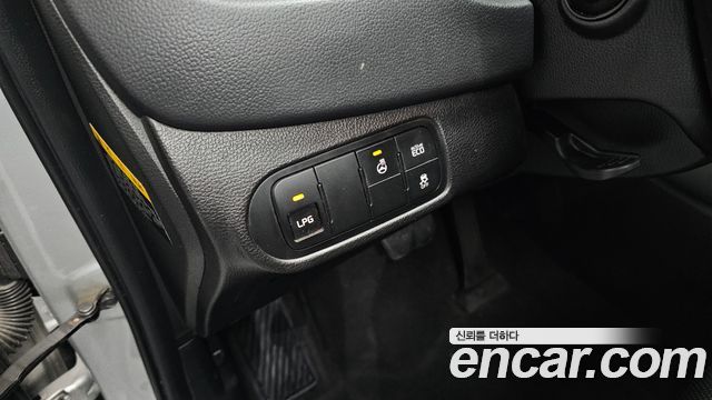 Kia Carens 2015 — photo 17
