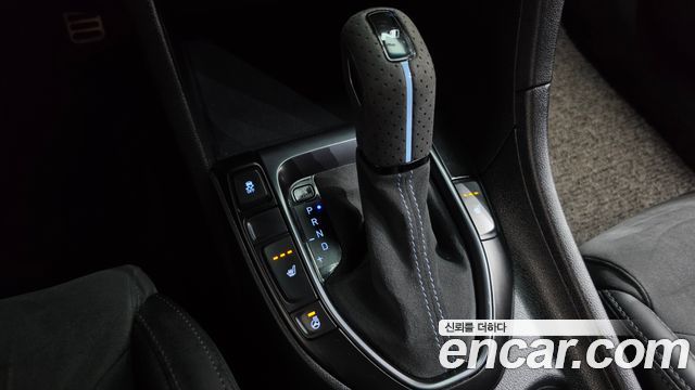 Hyundai Veloster 2021 — photo 12