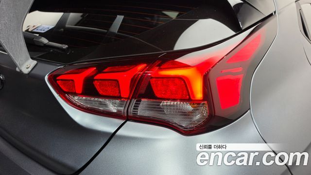 Hyundai Veloster 2021 — photo 9