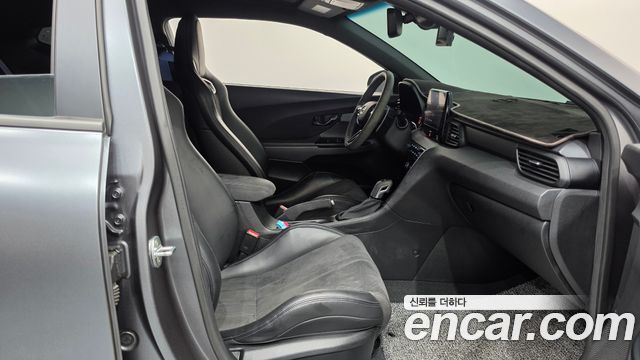 Hyundai Veloster 2021 — photo 16