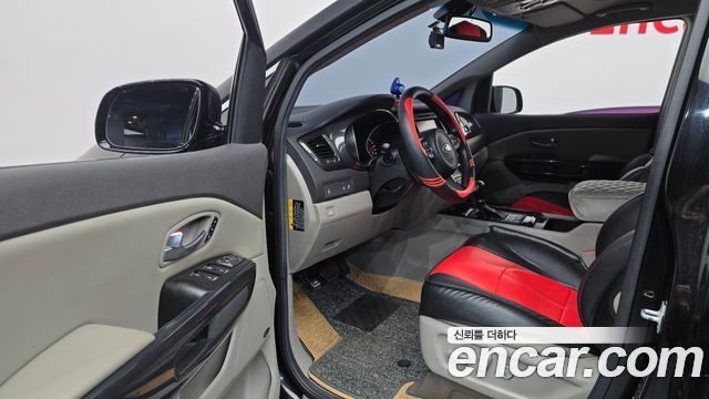Kia Canival 2015 — photo 10