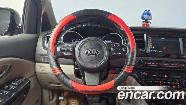 Kia Canival 2015 — photo 12