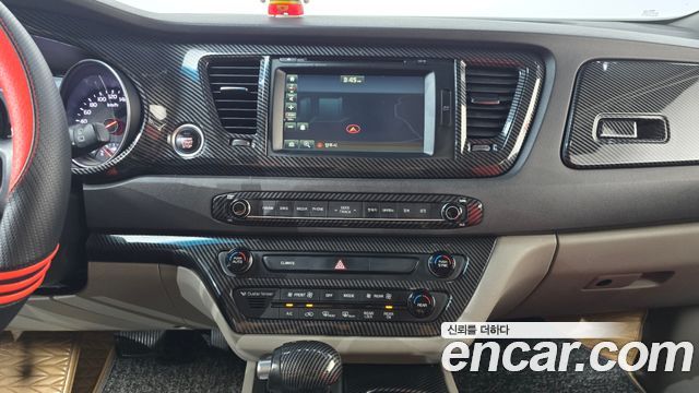 Kia Canival 2015 — photo 13
