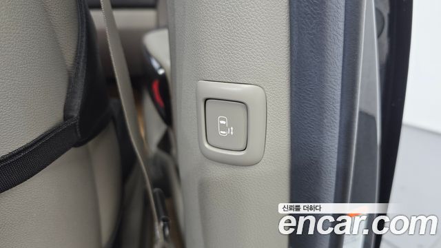 Kia Canival 2015 — photo 18