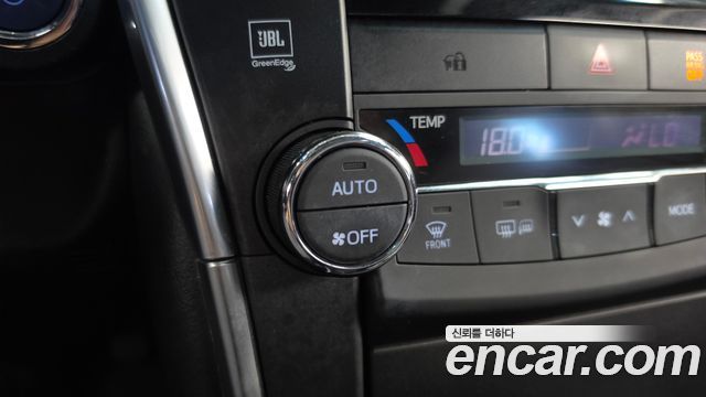 Toyota Camry 2016 — photo 16