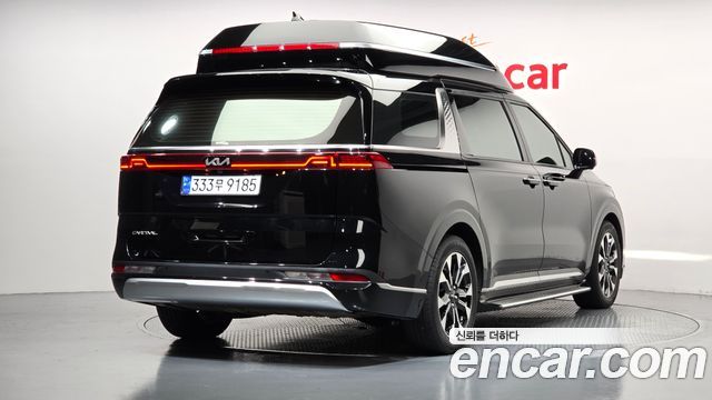 Kia Canival 2023 — photo 2