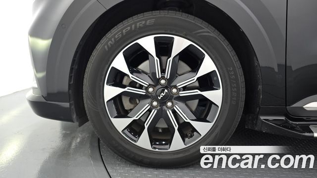 Kia Canival 2023 — photo 5