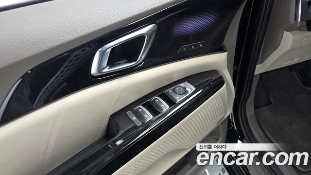 Kia Canival 2023 — photo 16