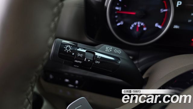 Kia Canival 2021 — photo 28
