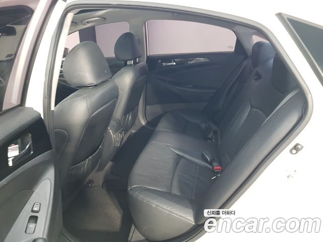 Hyundai Sonata 2011 — photo 11