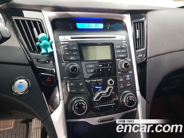 Hyundai Sonata 2011 — photo 13