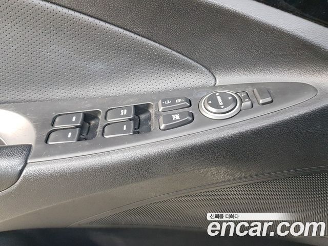 Hyundai Sonata 2011 — photo 17