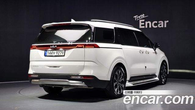 Kia Canival 2023 — photo 2
