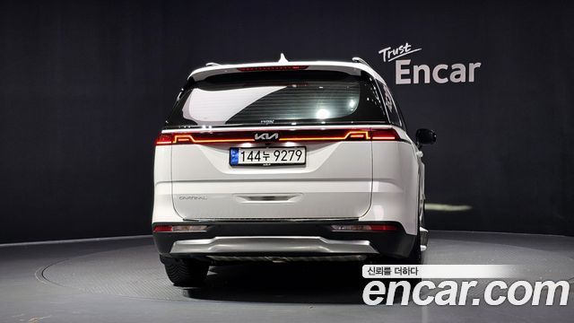 Kia Canival 2023 — photo 4
