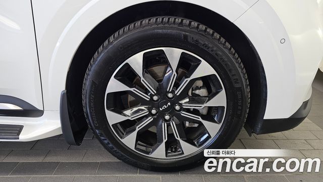 Kia Canival 2023 — photo 7