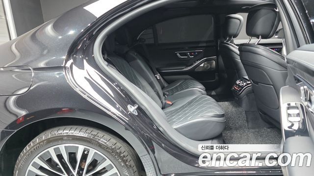 Mercedes-Benz S-Class 2023 — photo 17