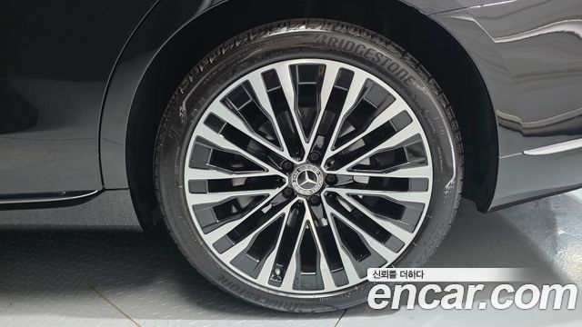 Mercedes-Benz S-Class 2023 — photo 7