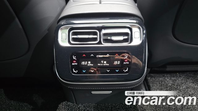 Mercedes-Benz S-Class 2023 — photo 30