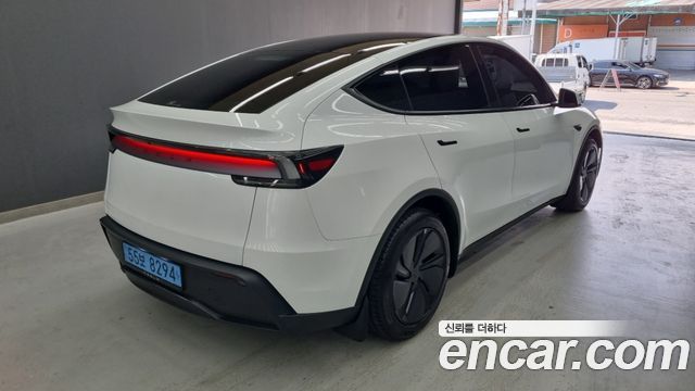 Tesla Model Y 2026 — photo 2