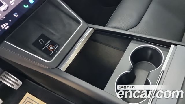 Tesla Model Y 2026 — photo 14