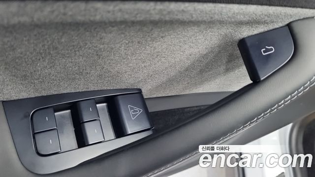 Tesla Model Y 2026 — photo 18