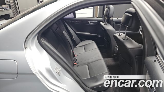 Mercedes-Benz C-Class 2012 — photo 11