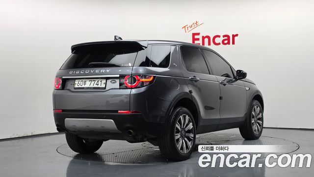 Land Rover Discovery Sport 2019 — photo 2