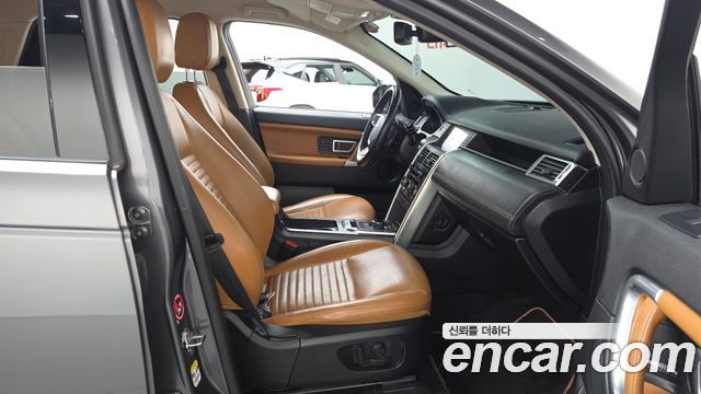 Land Rover Discovery Sport 2019 — photo 11