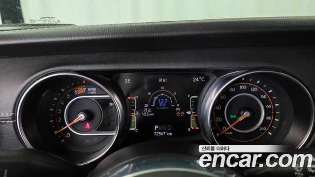 Jeep Wrangler 2021 — photo 11