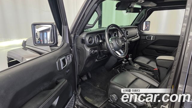 Jeep Wrangler 2021 — photo 13