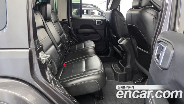 Jeep Wrangler 2021 — photo 17