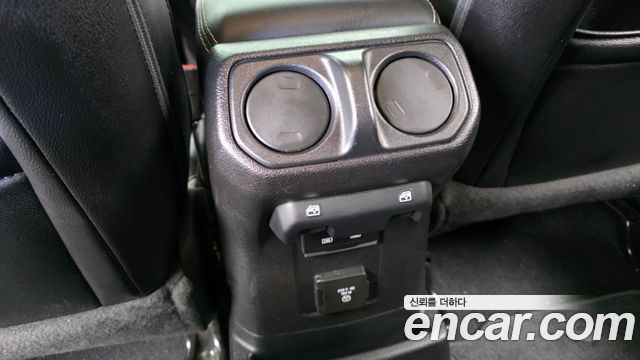 Jeep Wrangler 2021 — photo 18