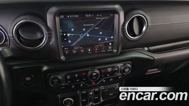 Jeep Wrangler 2021 — photo 19