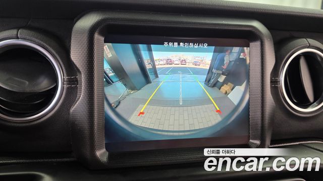Jeep Wrangler 2021 — photo 22