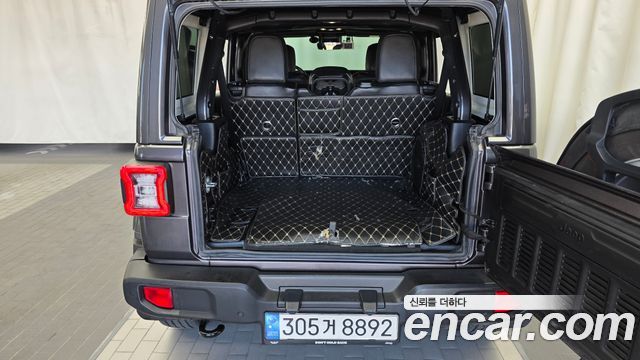 Jeep Wrangler 2021 — photo 23