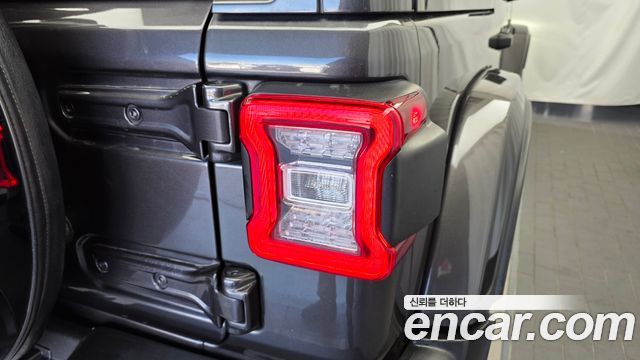 Jeep Wrangler 2021 — photo 9