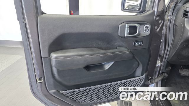 Jeep Wrangler 2021 — photo 14