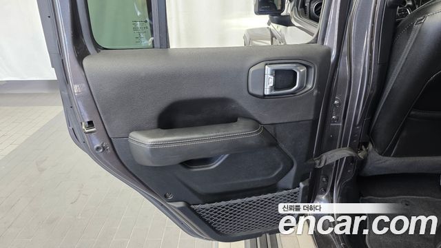 Jeep Wrangler 2021 — photo 15