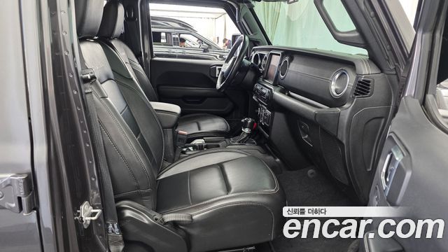 Jeep Wrangler 2021 — photo 16