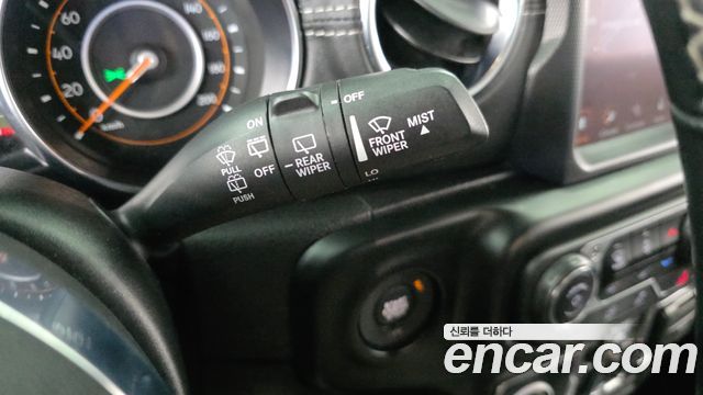 Jeep Wrangler 2021 — photo 27