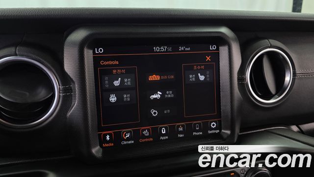 Jeep Wrangler 2021 — photo 30