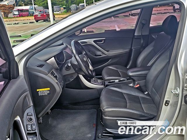 Hyundai AVANTE 2014 — photo 10