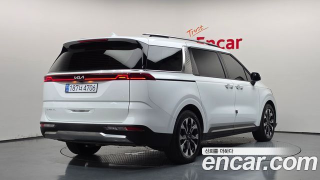 Kia Canival 2023 — photo 2