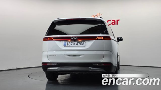 Kia Canival 2023 — photo 4