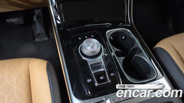 Kia Canival 2023 — photo 9