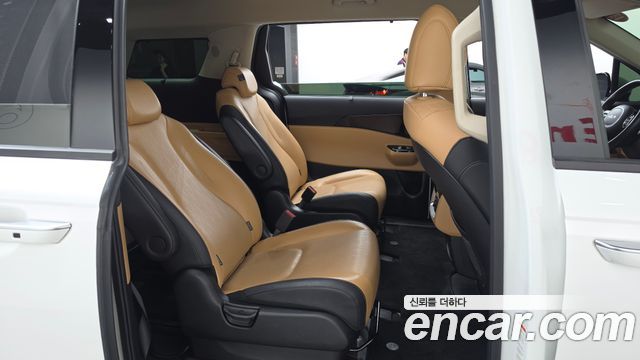 Kia Canival 2023 — photo 12