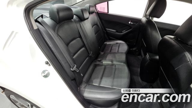 Kia K3 2013 — photo 11